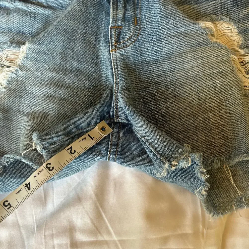 J brand cotton denim soho shorts with frayed hem. Women size 26